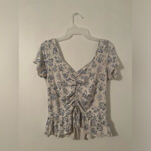 rebellious dreamer white & blue floral blouse size M